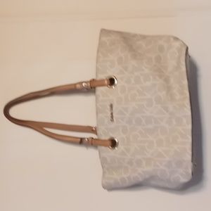 Brand: Calvin KleinCreme & tan purse, previously owned, no rips , no tears , S
